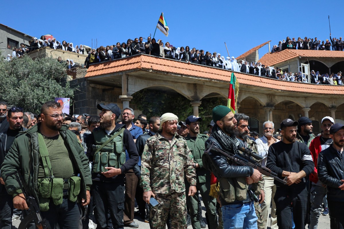 مسلحون خلال تشييع دروز (أ ف ب).