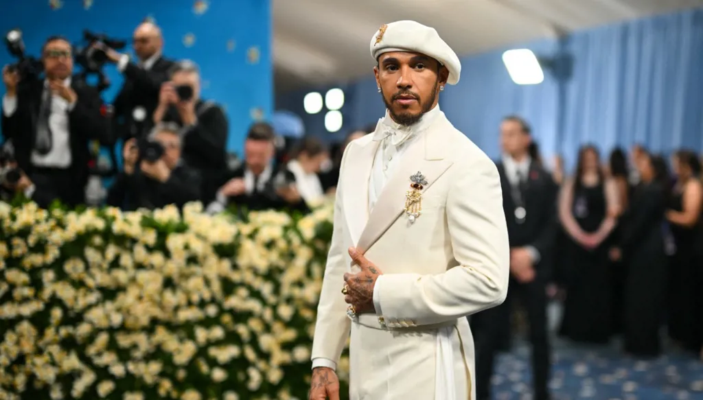 هاميلتون يطارد انطلاقة جديدة في موطن فيراري