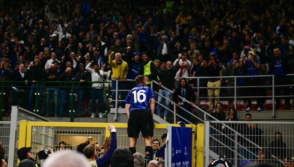 إنتر ينتزع التأهل إلى نهائي دوري أبطال أوروبا من بين يدي برشلونة في مباراة مجنونة (صور وفيديو)