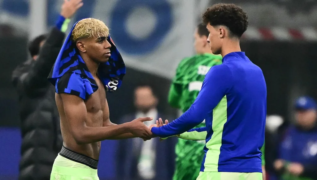 برشلونة الجريح يصطدم بفرصة ريال مدريد الأخيرة