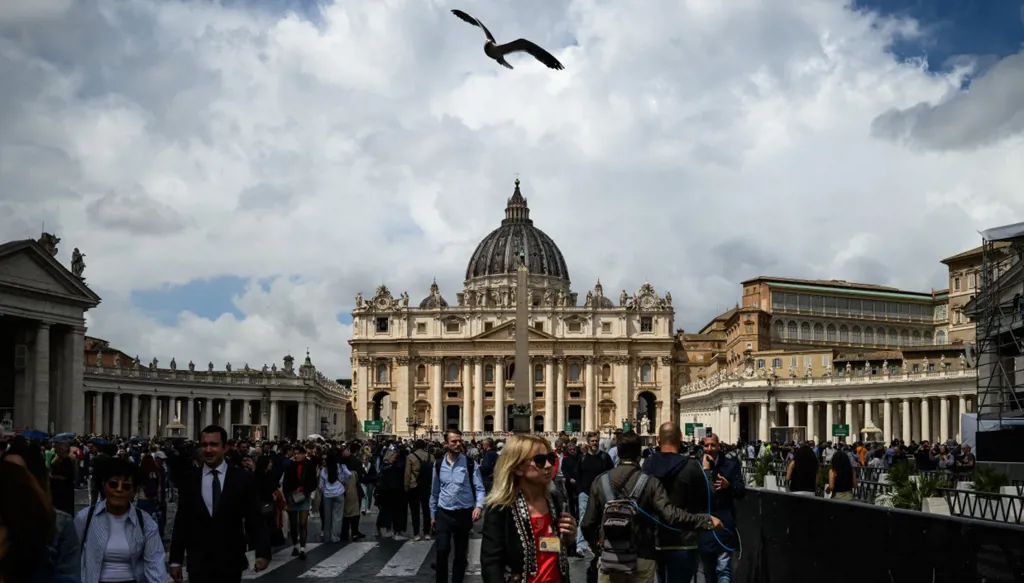 انتخاب بابا جديد في روما... "منعطف معقّد في التاريخ"!