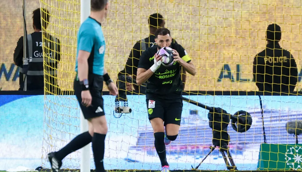 الاتحاد يقترب من اللقب العاشر في الدوري السعودي