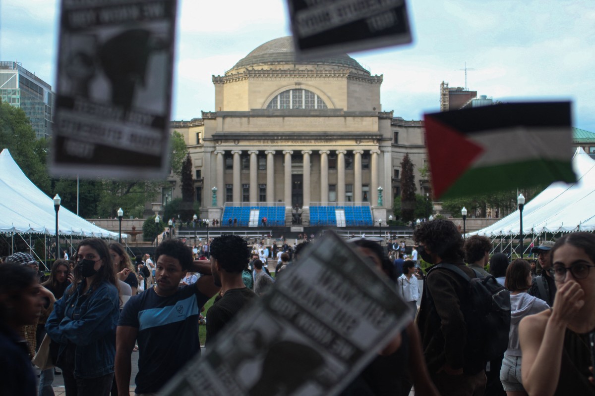 متظاهرون مؤيدون للفلسطينيين في جامعة كولومبيا (أ ف ب).