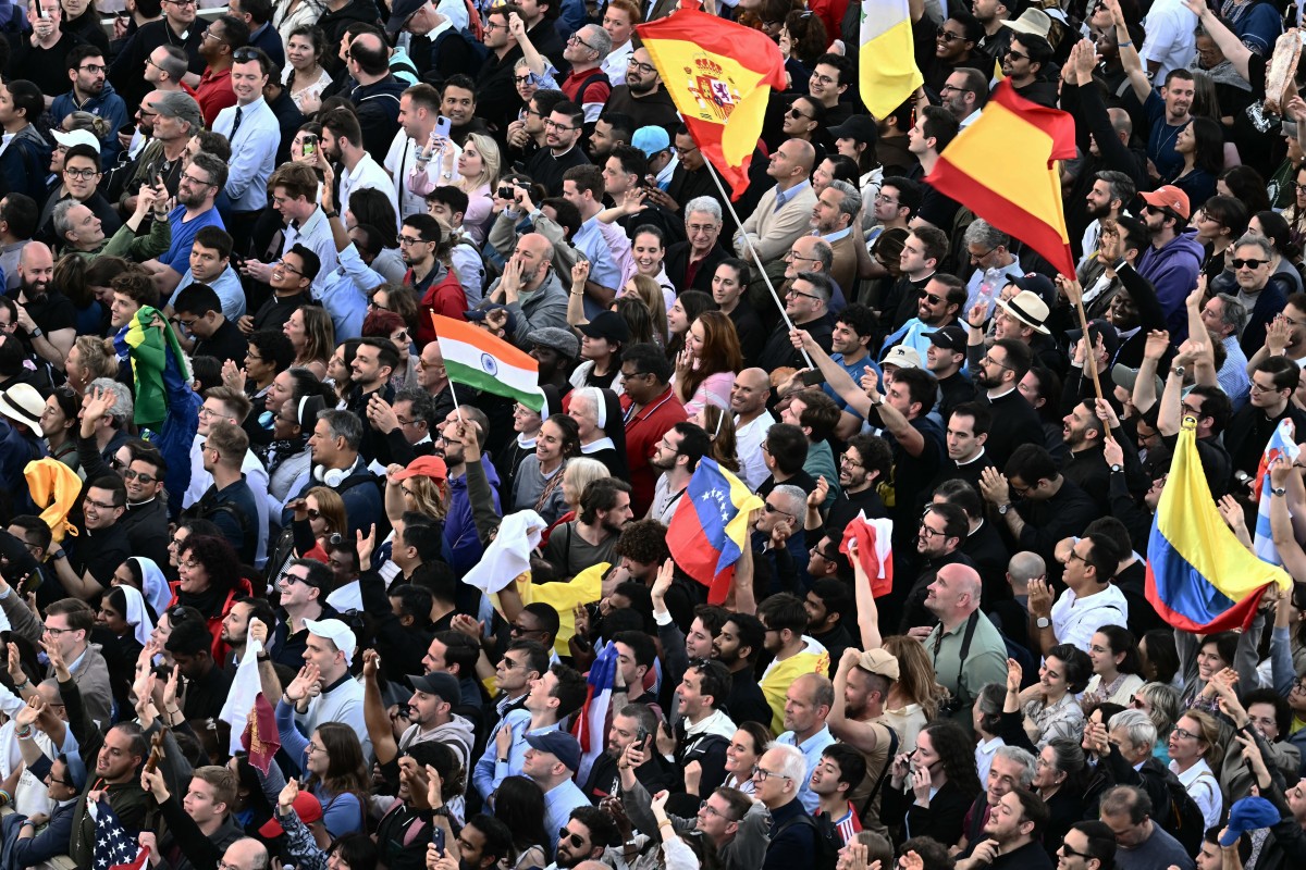 تجمع في باحة الفاتيكان (أ ف ب).