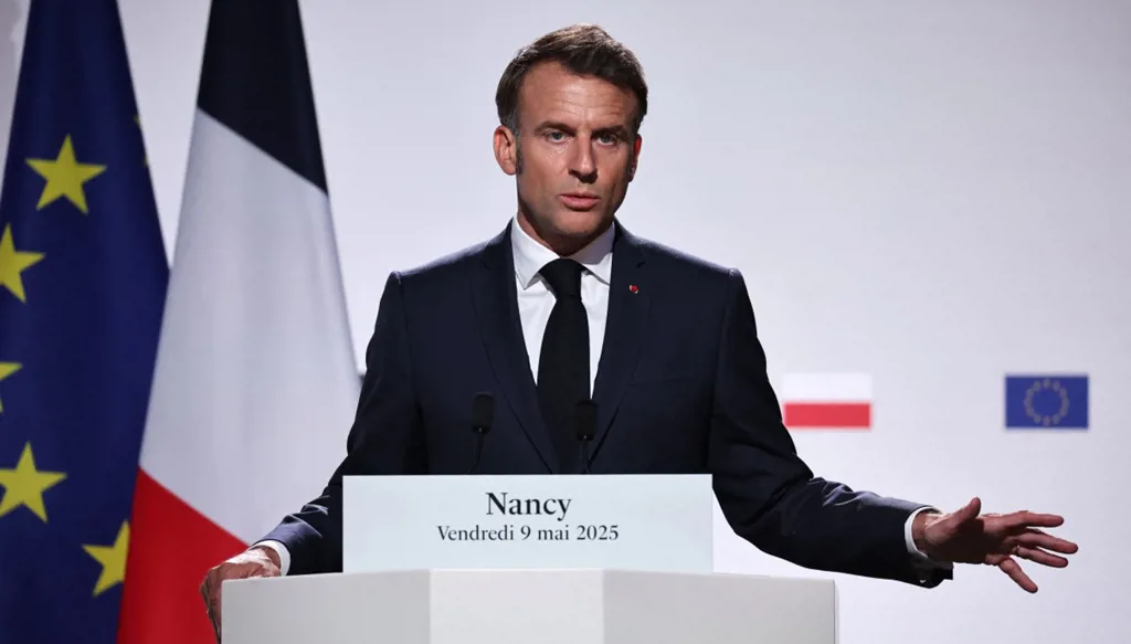 ماكرون يدعو إلى "محادثات مباشرة" بين روسيا وأوكرانيا