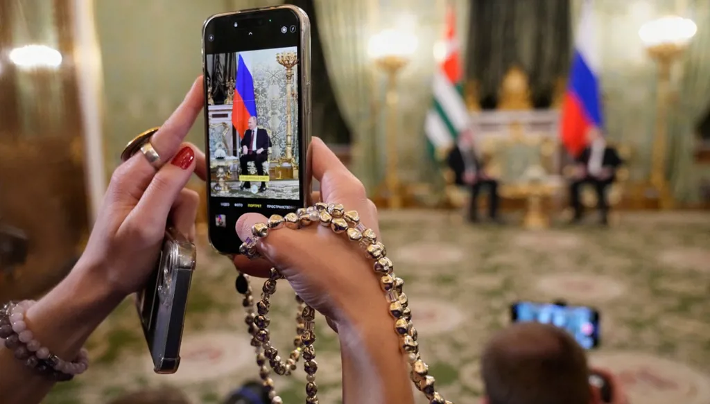 "فخ" أوكراني لبوتين... وسباق بين المفاوضات والهدنة!