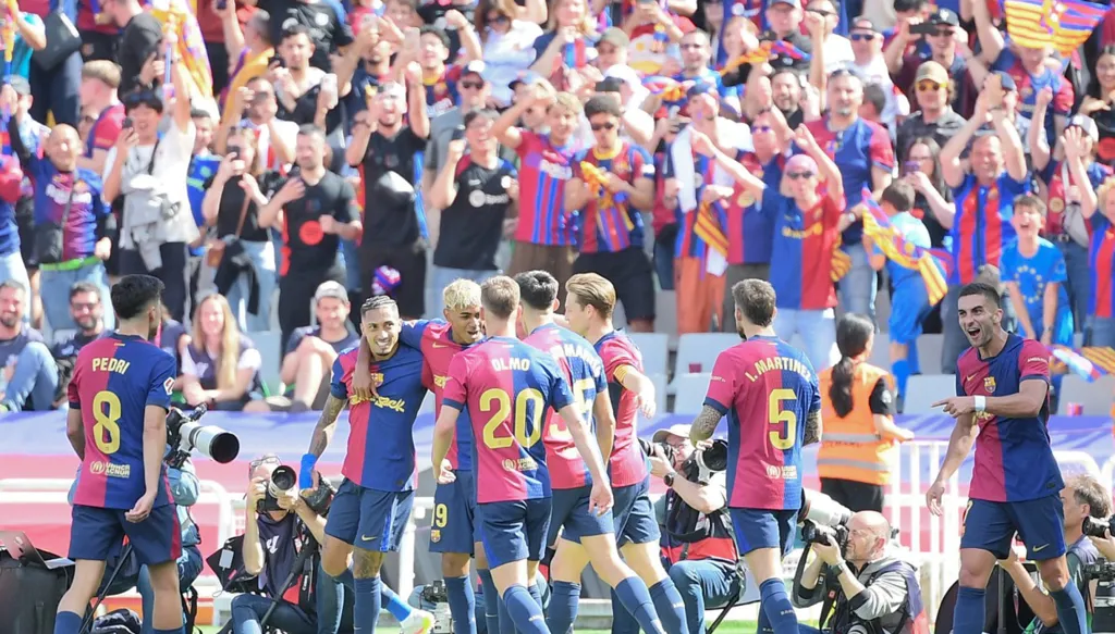 "ريمونتادا" مثيرة تقود برشلونة لإسقاط ريال مدريد والاقتراب من اللقب (فيديو وصور)