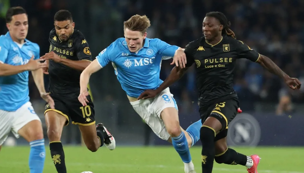 مكتوميناي نجم يسطع في سماء نابولي