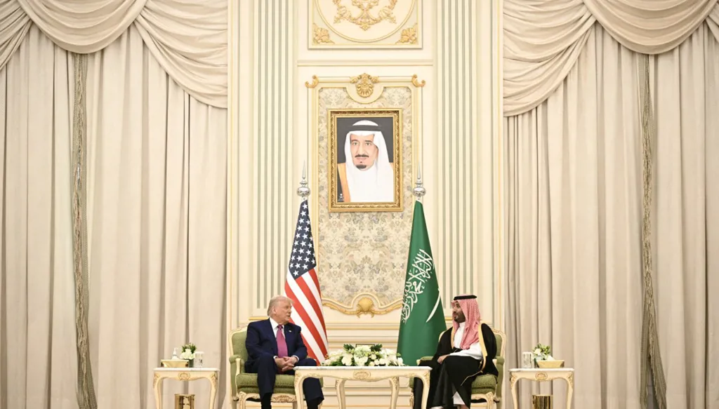 عاجل - بالفيديو - ترامب وبن سلمان يوقعان مذكرات تفاهم أمنية واقتصادية وتكنولوجية بين السعودية وأميركا