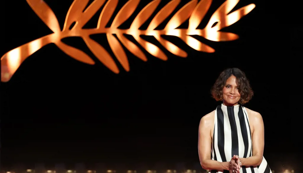 هالي بيري تُضطر لتغيير زيّها بسبب قواعد جديدة في مهرجان كان