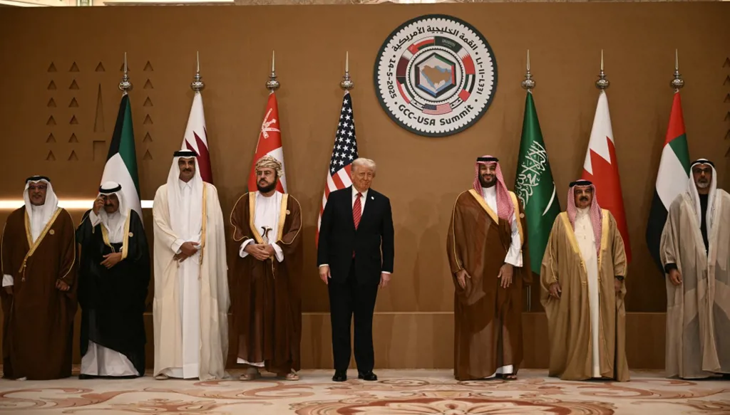 ترامب من الرياض: للبنان فرصة للتحرّر من قبضة حزب الله وندرس تطبيع العلاقات مع الحكومة السورية الجديدة
