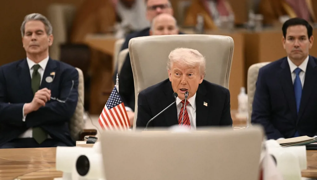 الرئيس الأميركي دونالد ترامب يغادر الرياض