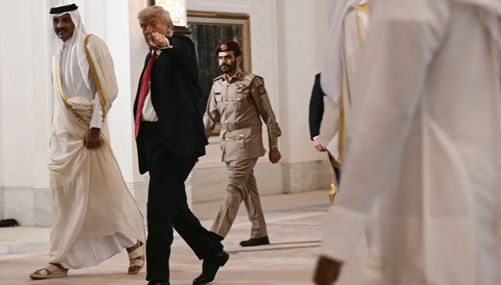 يوم ترامب الثاني في الخليج: صفقات "تاريخية" في قطر ولقاء مع الشرع