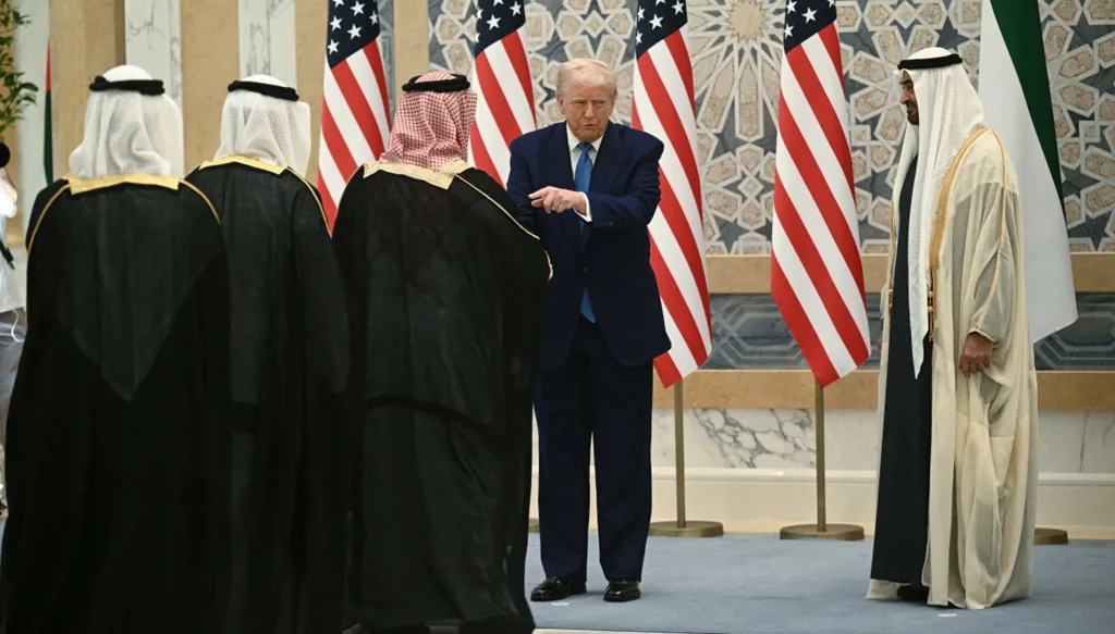 صباح "النهار": ترامب في الخليج وتريليونات متطايرة... نتنياهو العاجز والتحوّلات الحقيقية في "حزب الله"