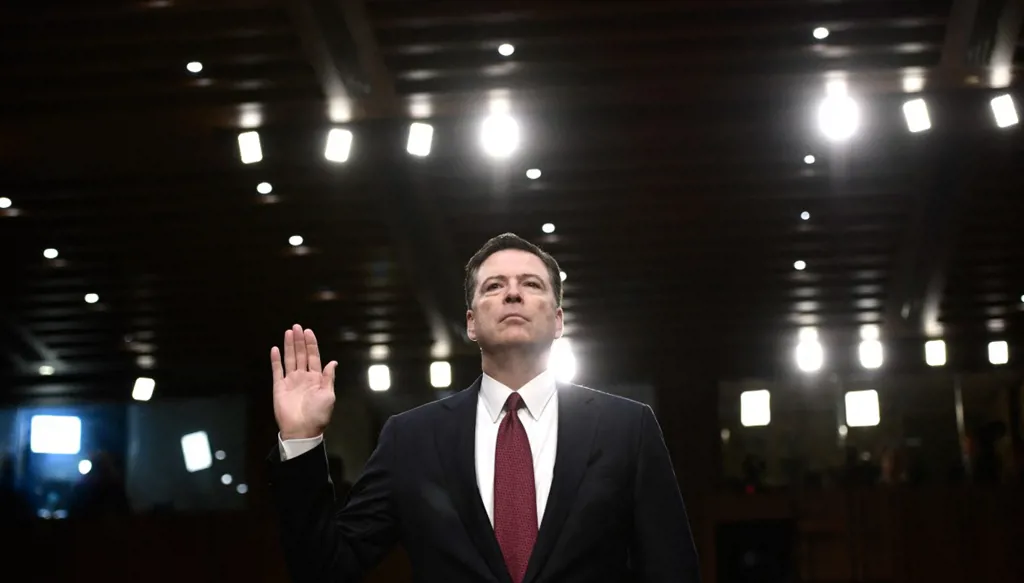 ترامب يصف مدير "إف بي آي" السابق المتهم بتهديده بالاغتيال بأنه "شرطي فاسد"