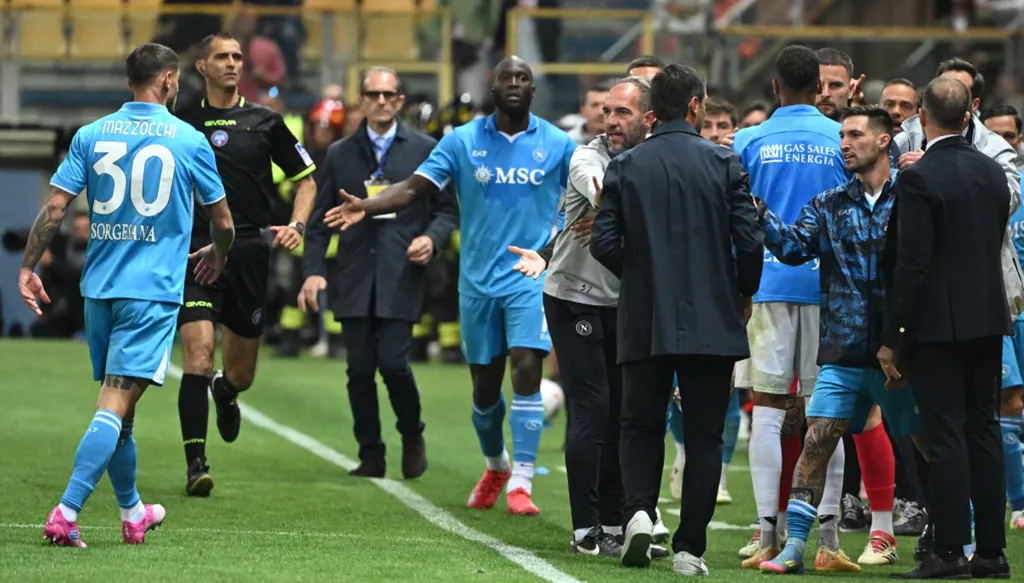 نابولي يتعثر وإنتر يؤجل حسم لقب الدوري الإيطالي