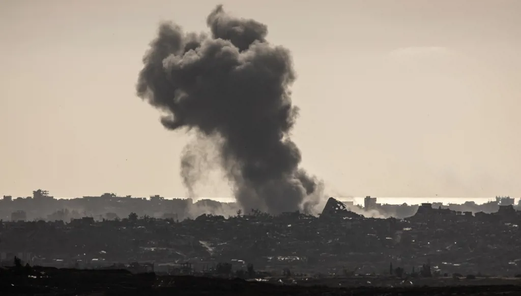 إحباط محاولة تهريب أسلحة من مصر إلى إسرائيل والقصف على قطاع غزة يتواصل (صور)