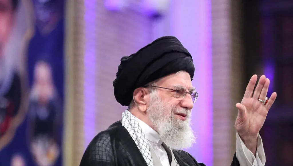 المخابرات الأميركية تتوقع استبدال خامنئي بمتشددين من الحرس الثوري إذا قُتل