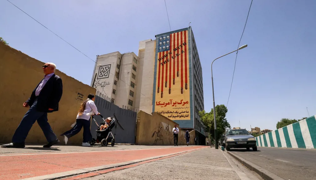 إسرائيل تجهز لضرب إيران من دون سابق إنذار... نتنياهو ينفي والحرس الثوري: أيدينا على الزناد
