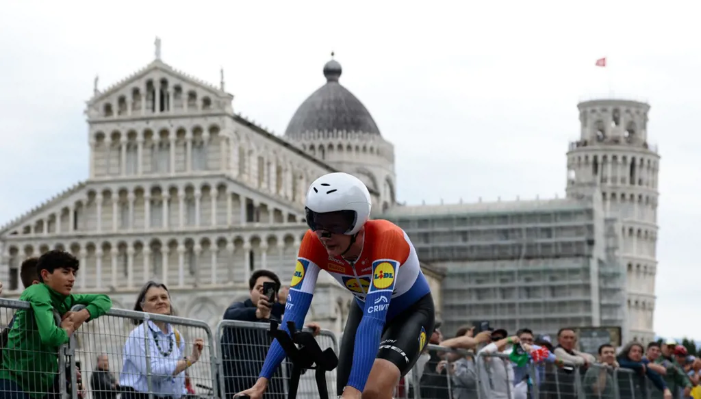 دان هوول يستفيد من الطقس ويكسب أول مرحلة كبرى في مسيرته