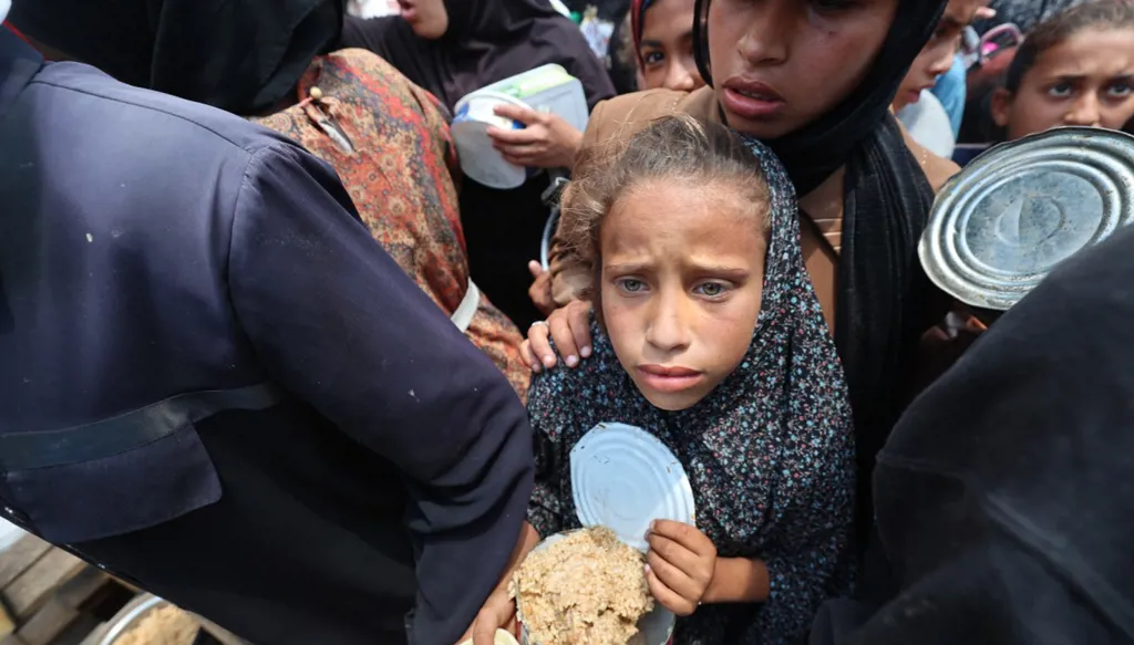 فلسطينيون في غزة يخشون الجوع أكثر من القصف