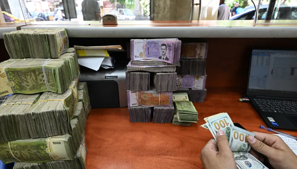 سوريا ترحّب برفع العقوبات الأميركية رسميا وتعتبره "خطوة إيجابية"