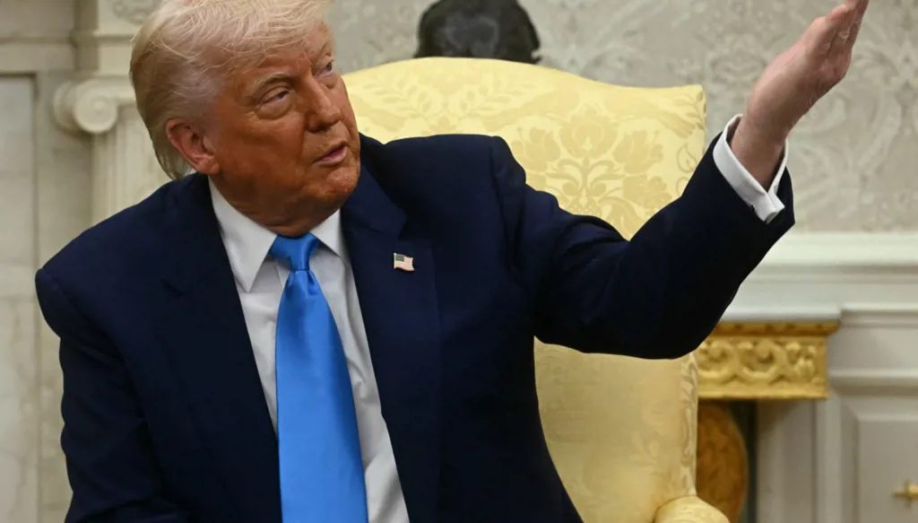 بالفيديو- بعد سؤاله عن الطائرة القطرية... ترامب يطرد مراسلاً من المكتب البيضوي: "أنتَ صحافيّ سيّئ"