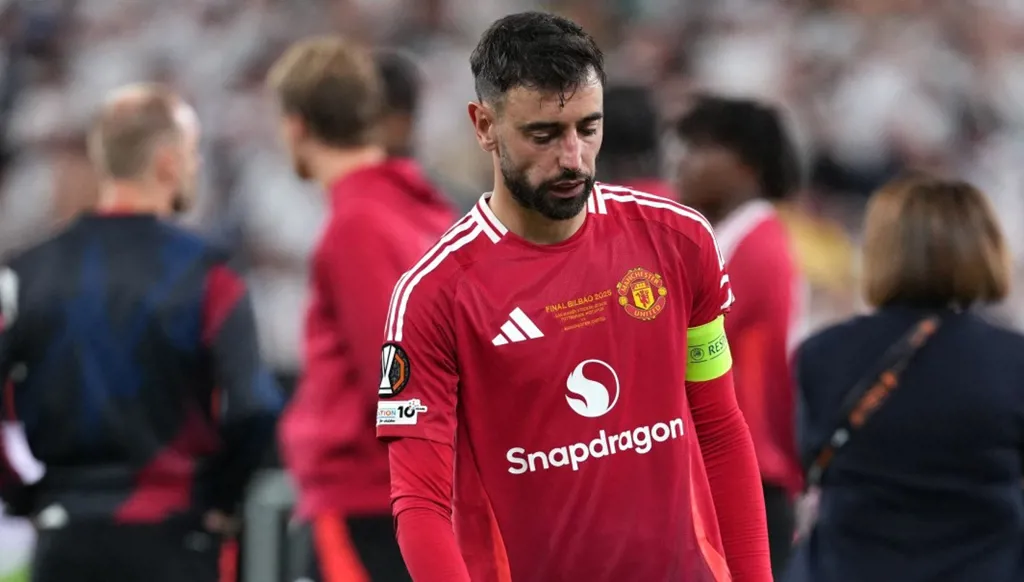 قائد مانشستر يونايتد مستعد للرحيل من أجل "إعادة البناء"