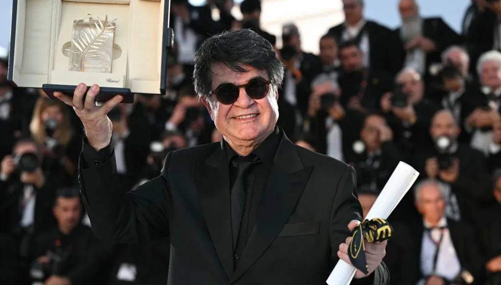 السلطات الإيرانية تلتزم الصمت حيال فوز بناهي بالسعفة الذهبية