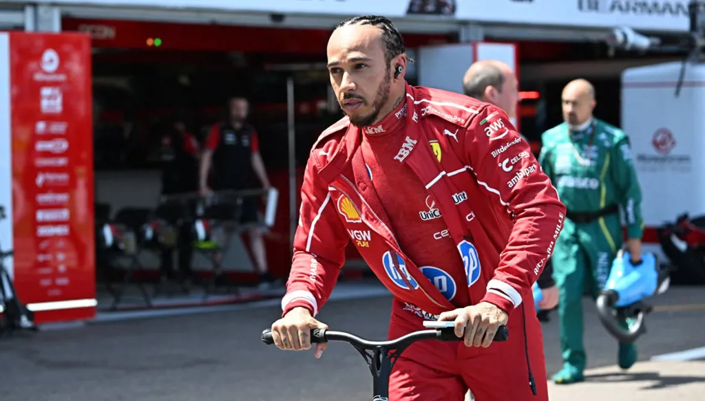 هاميلتون يتعهد بالنجاح مع فيراري رغم البداية الصعبة