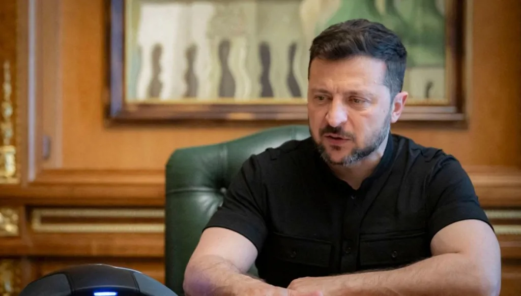 "روسيا تحشد 50 ألف جندي عند الجبهة في سومي"... زيلينسكي يقترح لقاء ثلاثياً مع ترامب وبوتين