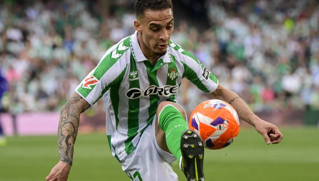 أنتوني يدخل نهائي "كونفرنس ليغ" بروح الثأر من الماضي الإنكليزي