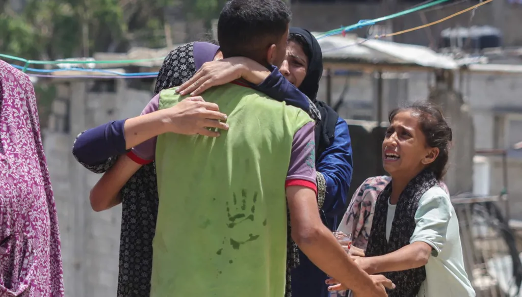 فون دير لايين تندد بالضربة الإسرائيلية "البغيضة" على المدرسة في غزة