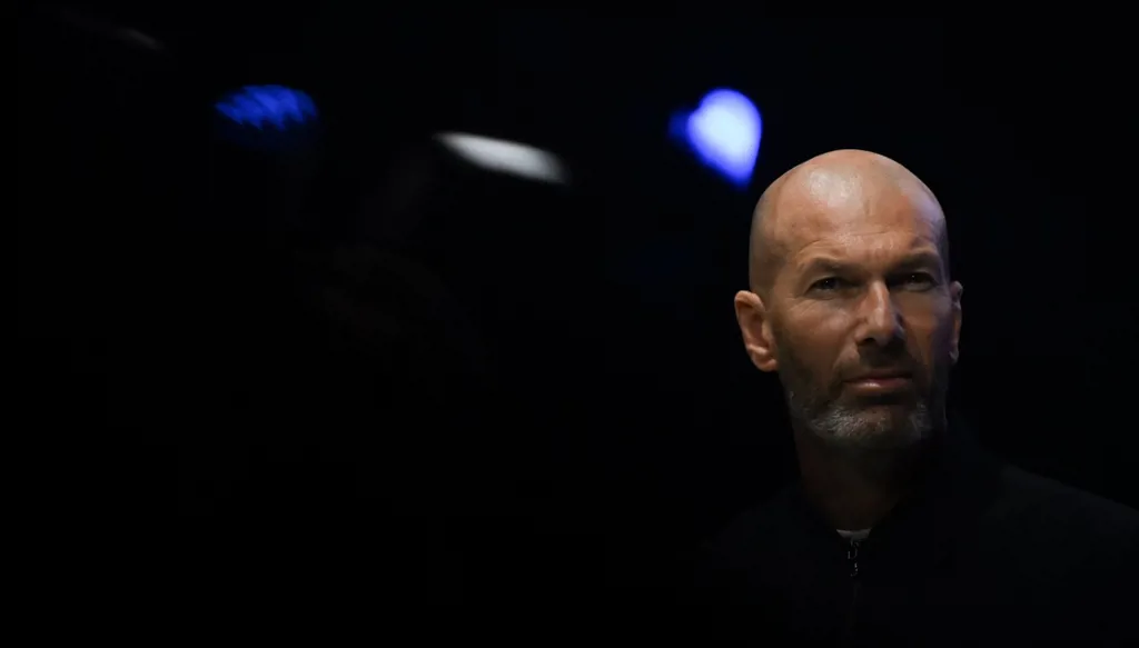 بعد صمت طويل... زيدان يفتح الباب لخلافة ديشان