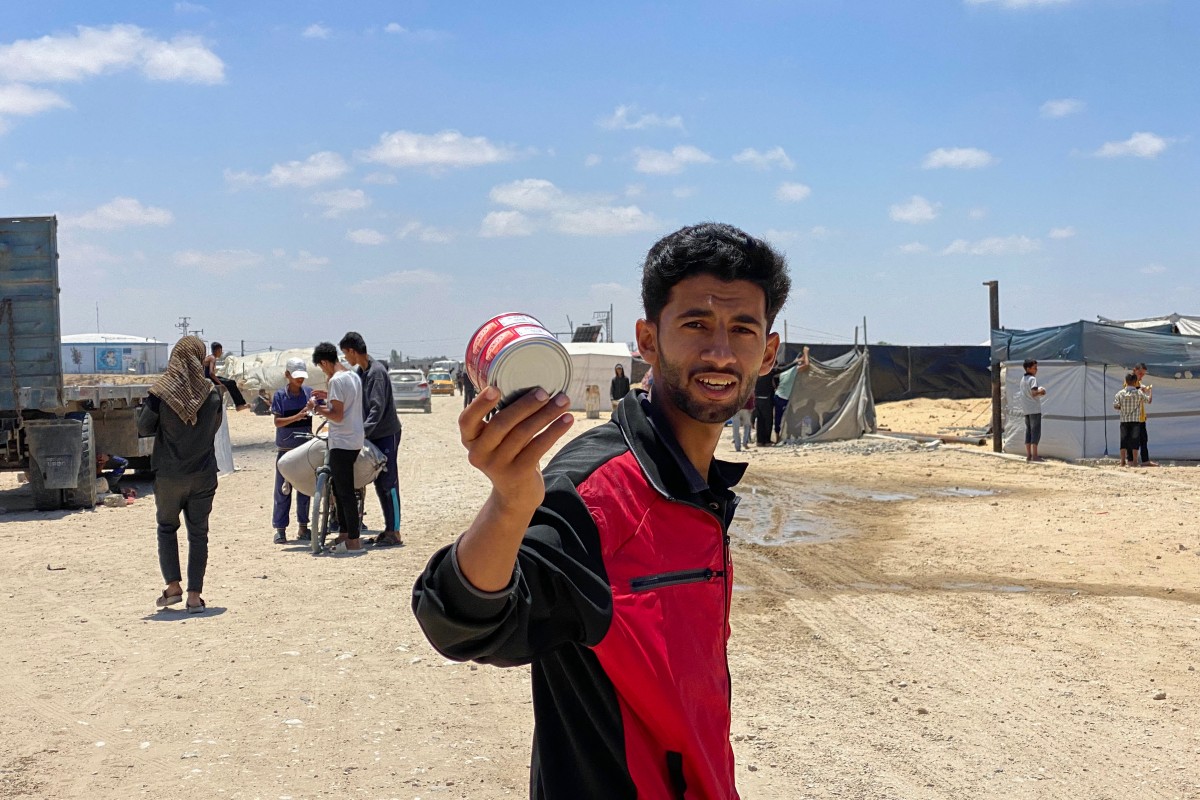 توزيع المساعدات في غزّة (أ ف ب).