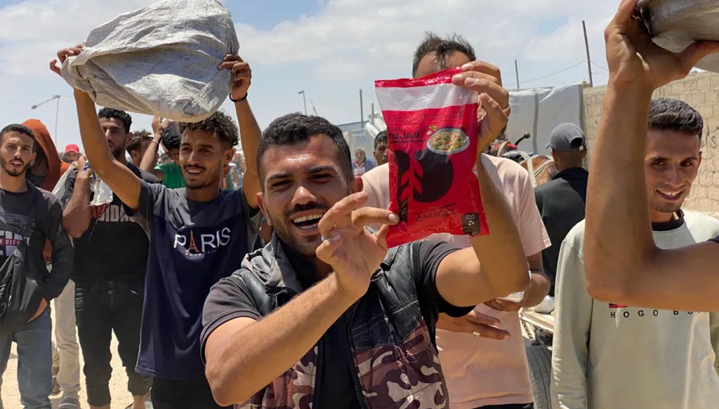 حرب "تجويع" إسرائيلية في غزّة... أسباب رفض إدخال المساعدات وتداعياتها