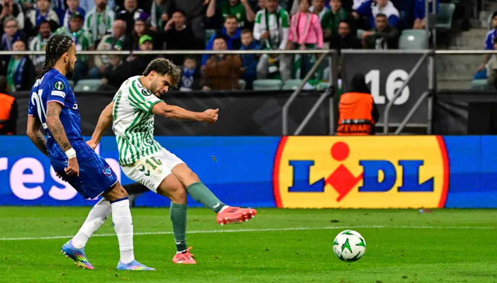 لحظة بلحظة... بيتيس يتحدى تشيلسي في نهائي المؤتمر الأوروبي