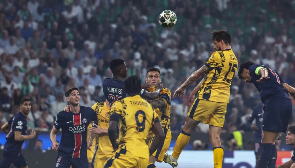 "الاحترام أولاً"... أتشيربي يهاجم سباليتي ويغادر المنتخب