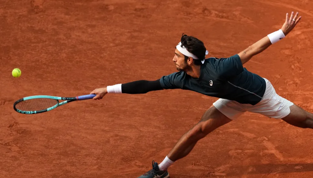 موزيتي يعبر تيافو ويبلغ نصف نهائي رولان غاروس