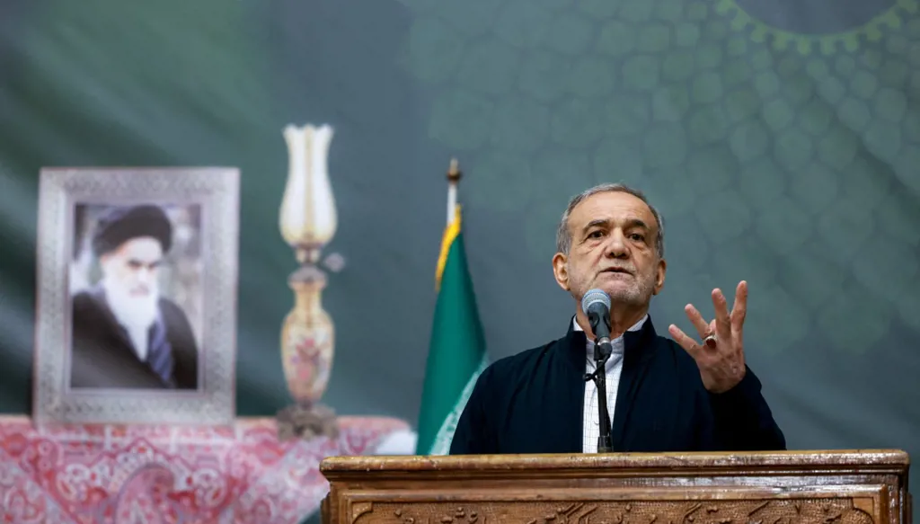 الرئيس الإيراني يتوعد بجعل إسرائيل "تندم" بعد ضرباتها