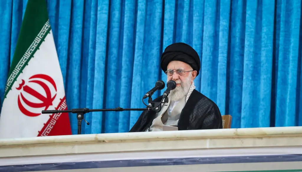 خامنئي يتوعّد إسرائيل برد قاسٍ: لن نغفر هذه الجريمة ولن تمرّ بلا عقاب