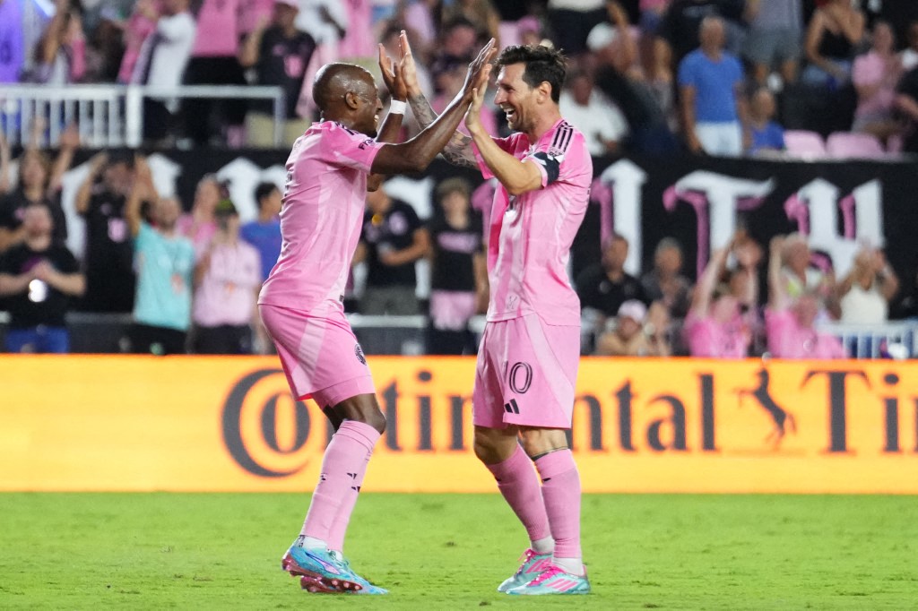 إنتر ميامي يسعى للتقدّم في المسابقة بقيادة ميسي. (أ ف ب)