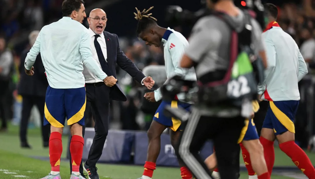 دي لا فوينتي يتوعد رونالدو: لاعبونا لا يشبعون