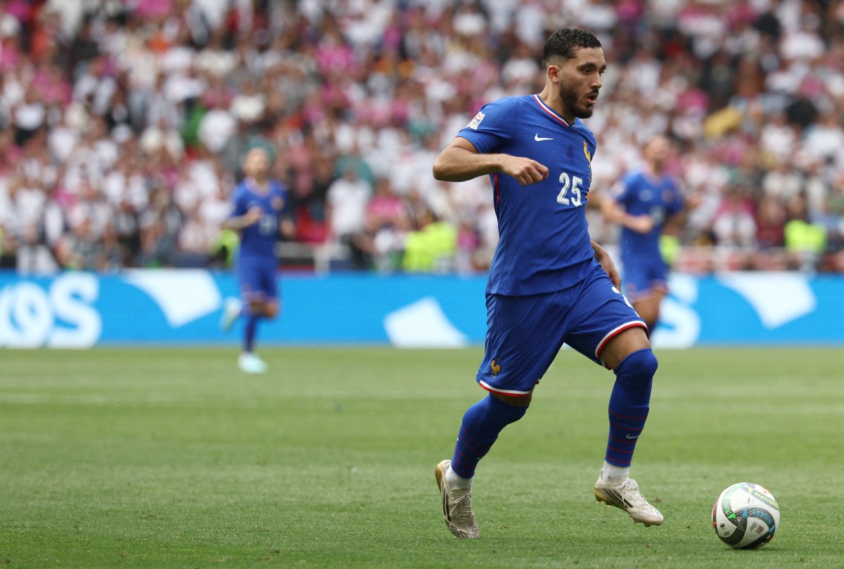 ريان شرقي بقميص منتخب فرنسا. (أ ف ب)