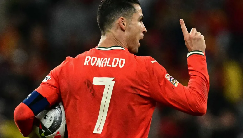 كريستيانو رونالدو يسجل هدف البرتغال الثاني أمام إسبانيا (فيديو)