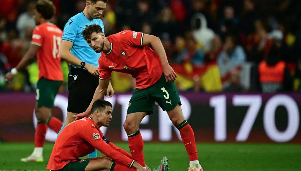 رونالدو ينهمر في البكاء بعد تتويج البرتغال بدوري الأمم الأوروبية (فيديو)