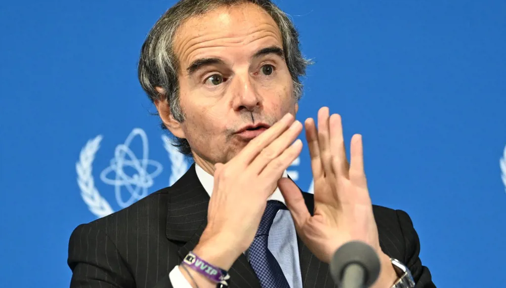 غروسي:مستعد للسفر إلى إيران لتقييم الوضع