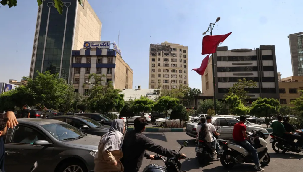 هدفها الواضح تعطيل برنامج طهران النووي... هجمات إسرائيل على إيران تطمح أيضاً إلى تغيير النظام