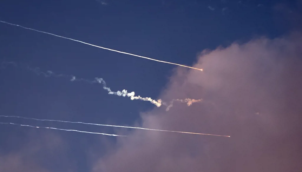 دفعة جديدة من الهجمات المتبادلة بين إيران وإسرائيل