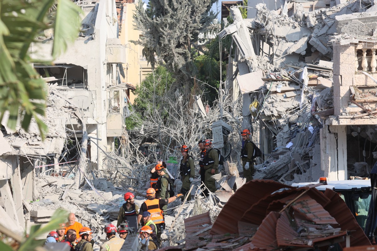 دمار في إسرائيل. (أ ف ب)